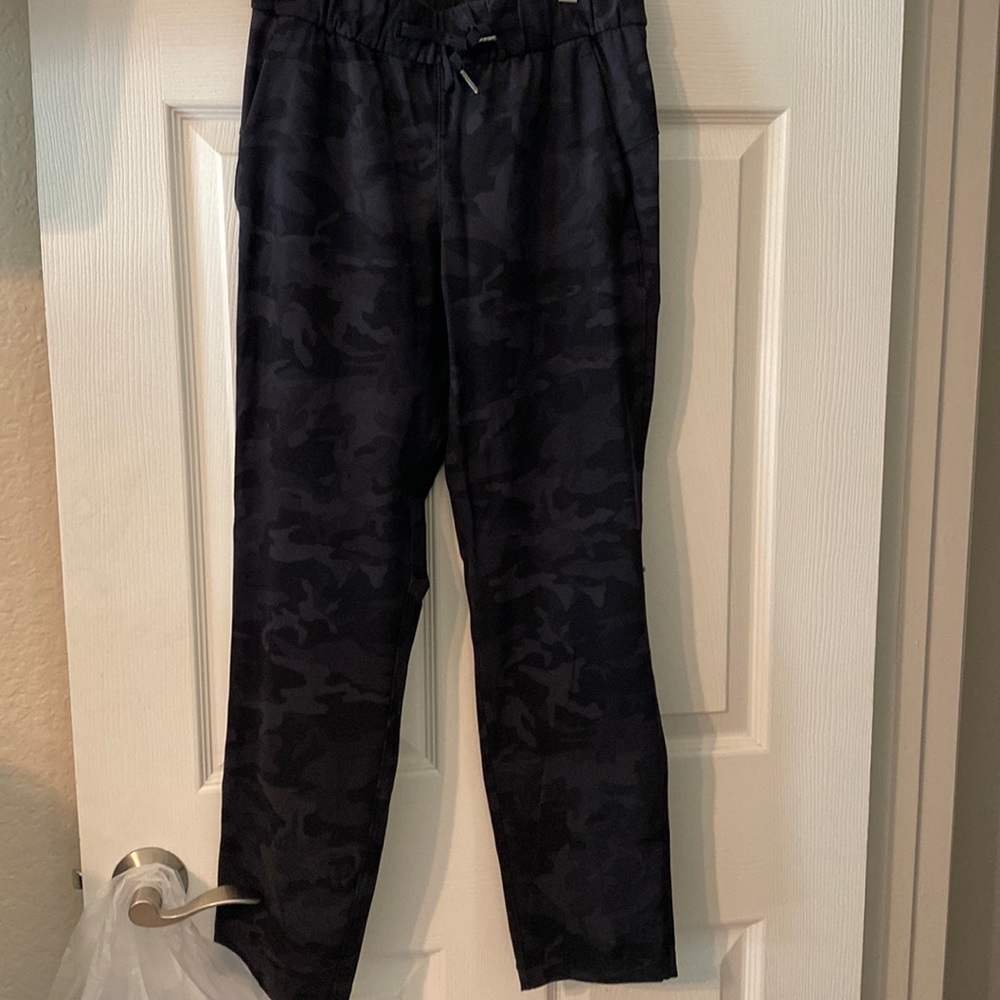 Lululemon 4 on the fly? Lululemon pants camo EUC